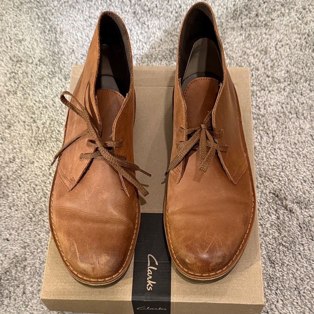 Clarks Men's Tan Leather Chukka Boots